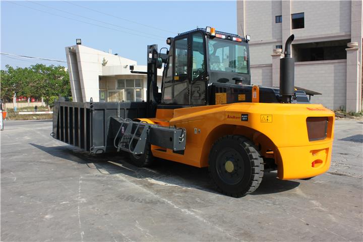 Telescopic Charging Truck