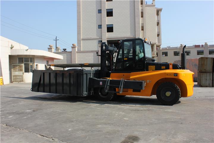 Telescopic Charging Truck