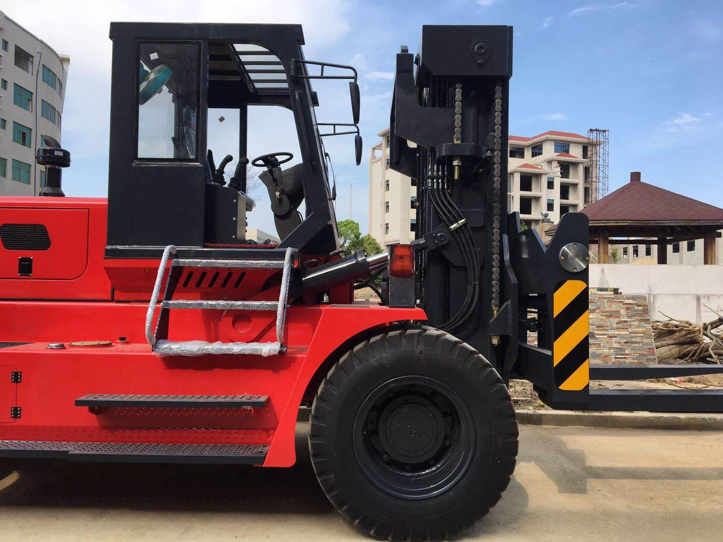 15 Ton forklift 4