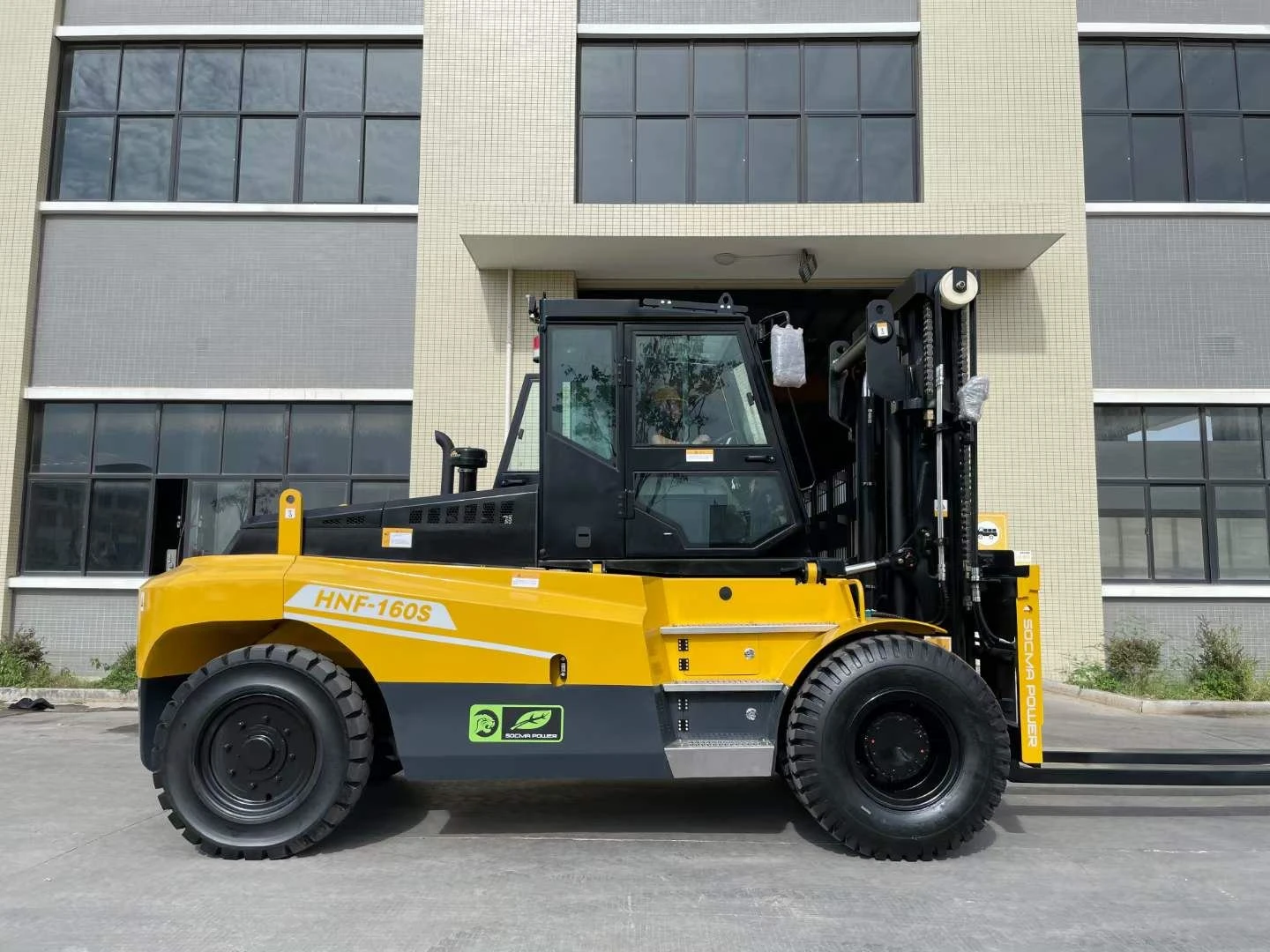 SOCMA Forklift 16t Capacity For Rent SOCMA Forklift 16t Capacity For Rent