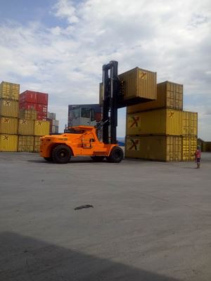 4 Katlı Konteyner İstifleme için 30T Forklift
