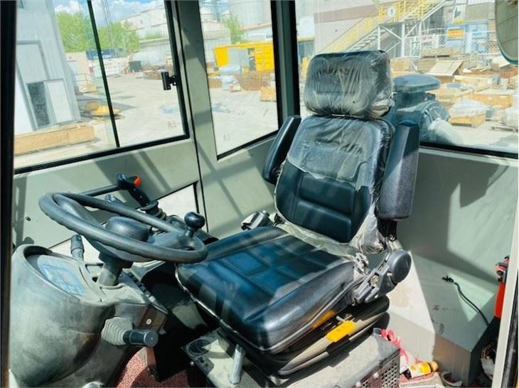 15 TON Forklift Compact Color Yellow